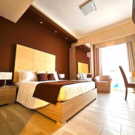 Trilogy Prestige - Central Premium Suites เลชเช ภายนอก รูปภาพ