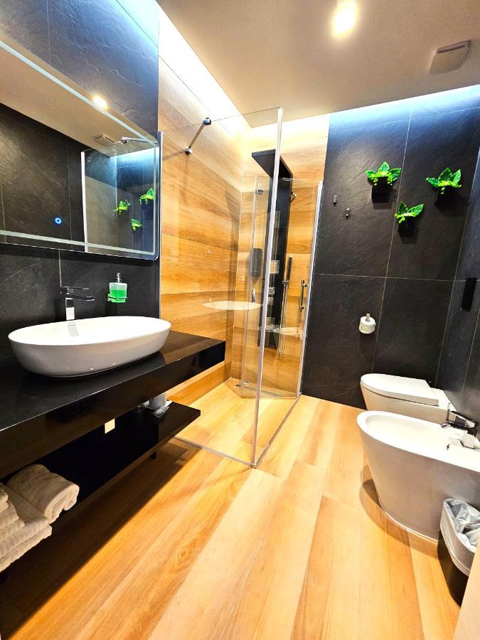 Trilogy Prestige - Central Premium Suites เลชเช ภายนอก รูปภาพ