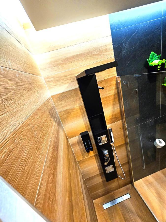 Trilogy Prestige - Central Premium Suites เลชเช ภายนอก รูปภาพ