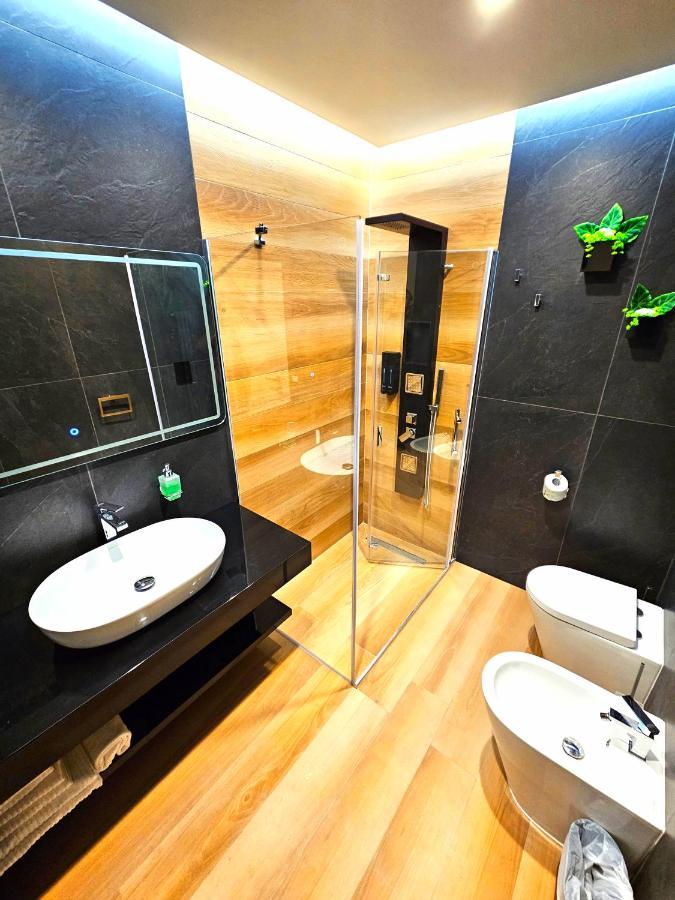 Trilogy Prestige - Central Premium Suites เลชเช ภายนอก รูปภาพ